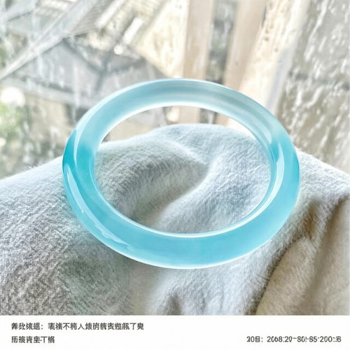 天然冰种天空蓝手镯女款高冰玛瑙