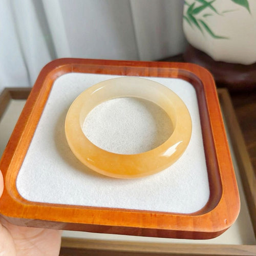 天然橘黄色黄龙玉一口糖镯子冰种