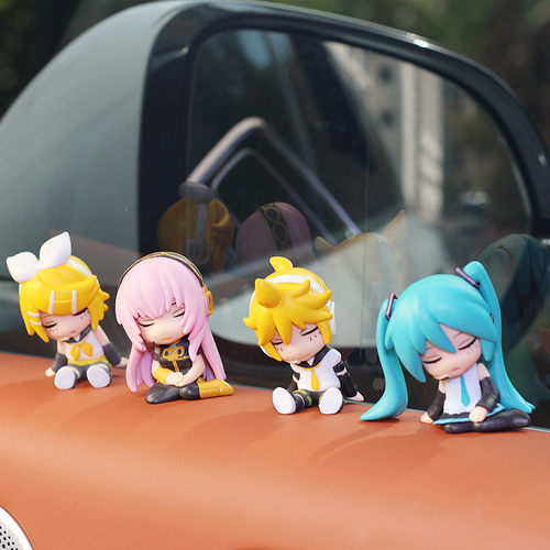 汽车初音未来车载车饰品车上动漫卡通中控台用品扭蛋玩偶公仔摆件