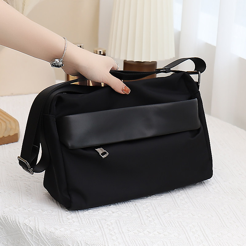 包包女2026新款大容量简约斜挎包牛津布宽肩带休闲大包女款单肩包
