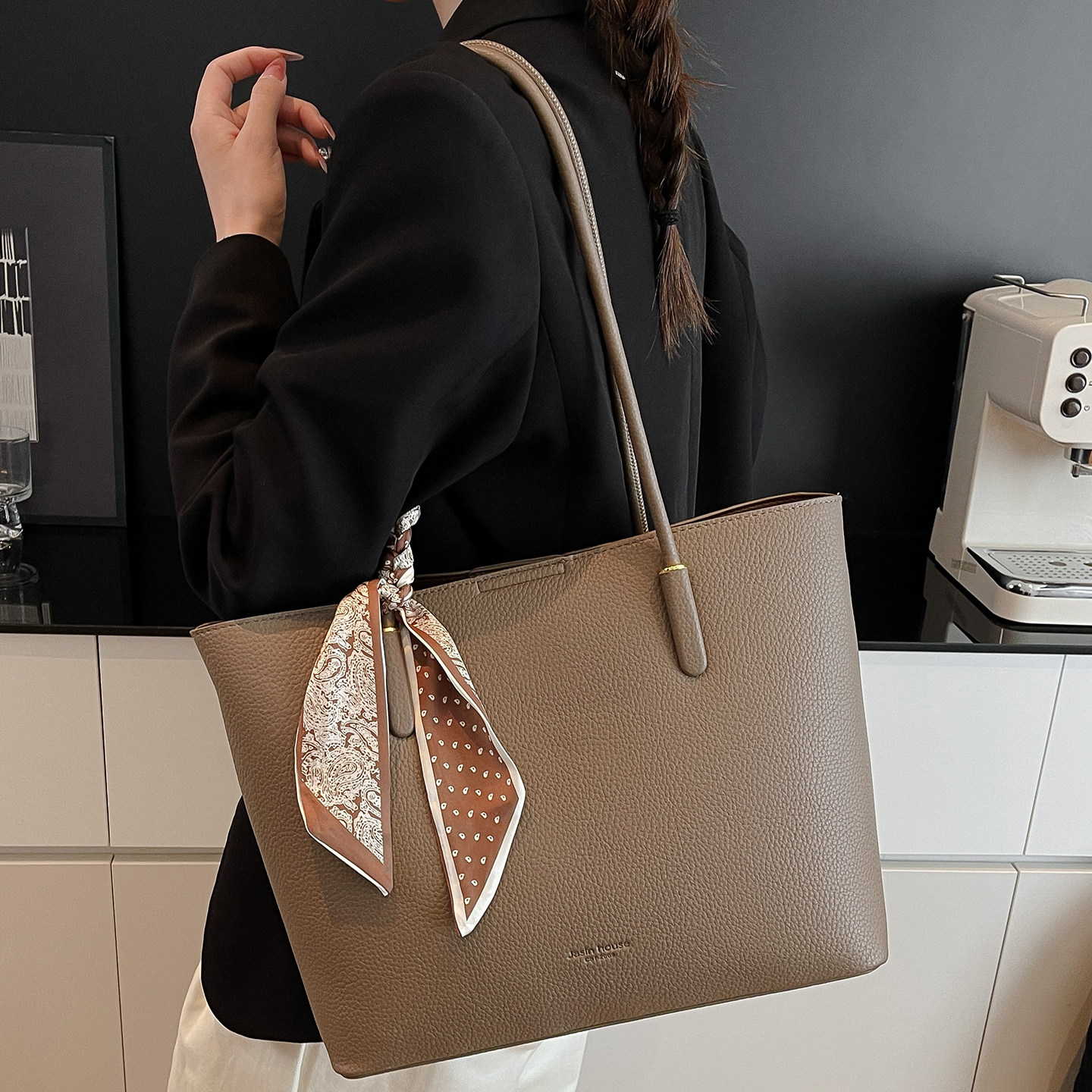 托特包女款2026春夏新款大容量通勤简约腋下包高级感百搭单肩包包