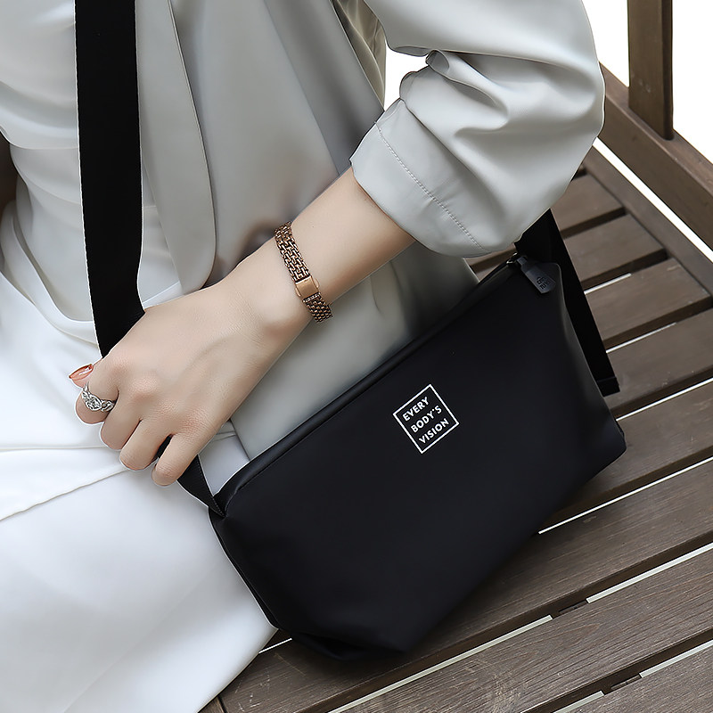 帆布包女式2026新款牛津布斜挎包包女春夏宽肩带大容量休闲单肩包