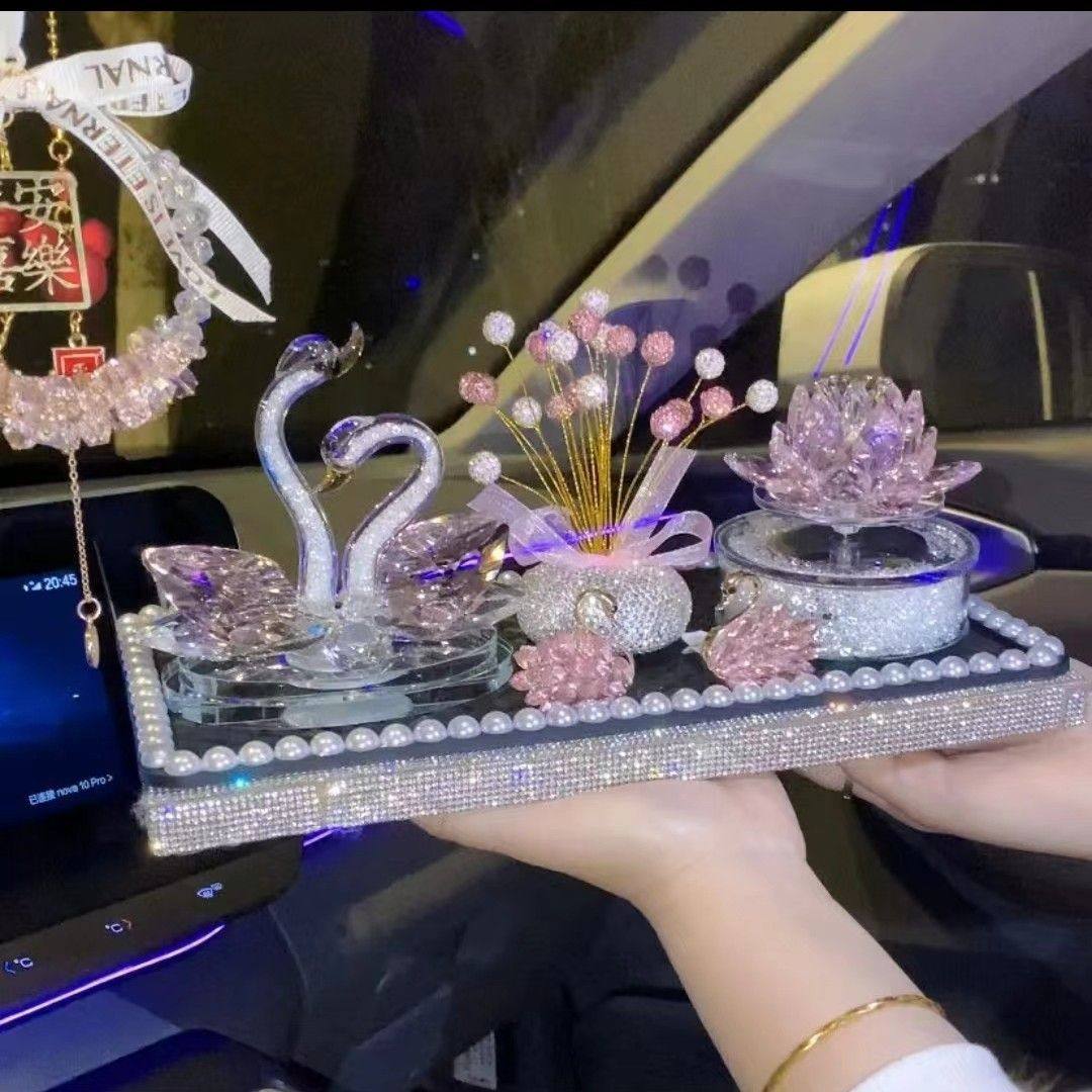 太阳能旋转莲花摆件香薰旋转摆件水晶天鹅摆件网红太阳能旋转摆件