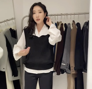 2023年维多利亚Widelia秋冬新款韩版修身叠穿百搭V领无袖马甲218