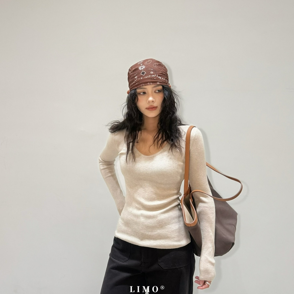 LIMO-高品质30羊毛V领打底长袖针织衫（含30羊毛时尚上衣)8525图片