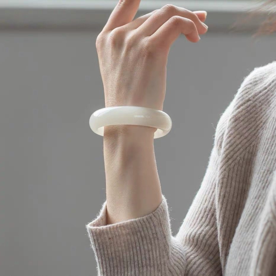 和田色白玉手镯女扁条外蒙玉石青玉羊脂白贵妃玉镯子时尚气质百搭