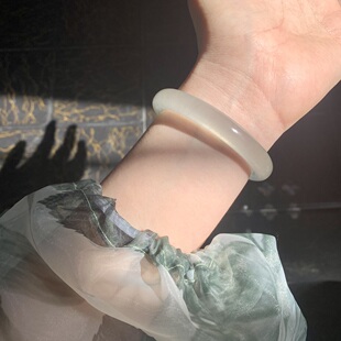 冰透蚕丝玉手镯宝石光美人条高冰种白玉镯子美人镯平安镯气质轻奢