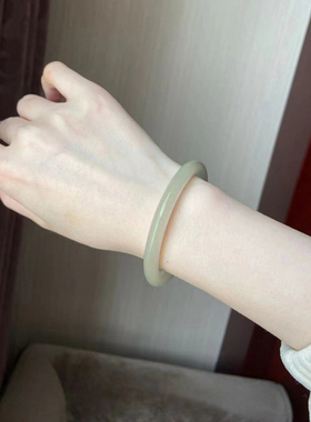 新疆和田色青白玉手镯女款圆细条天然白茶清欢晴水少女玉镯子手饰