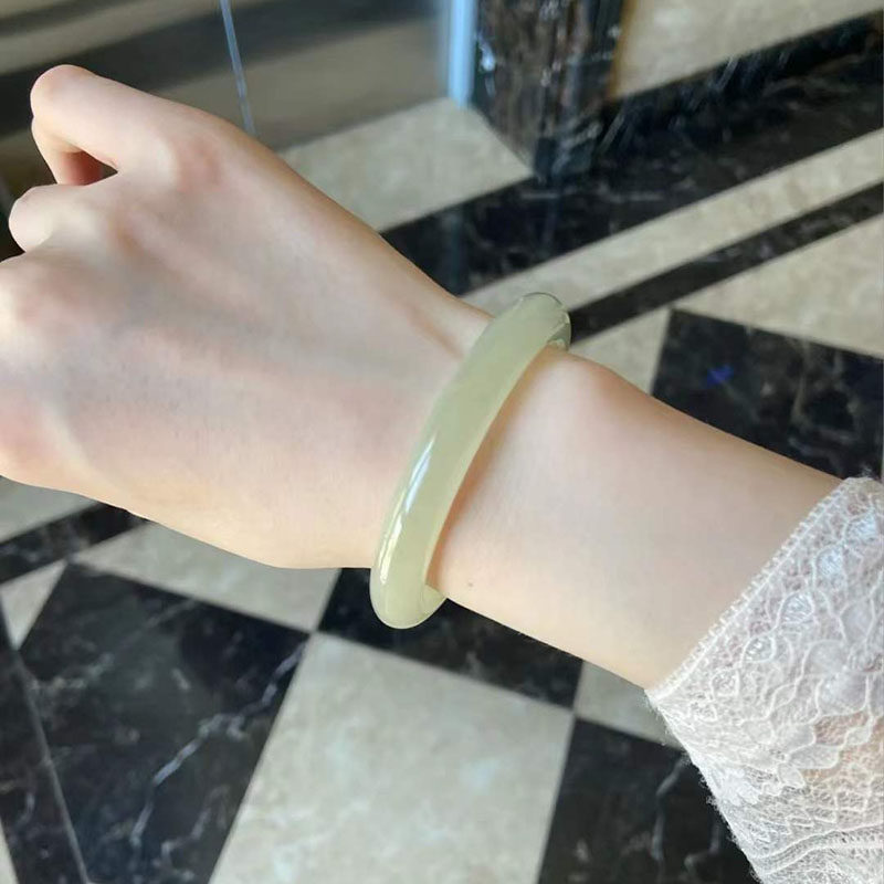 天然冰种青白玉手镯女款圆条细款和田色晴水镯子珠宝玉石翡翠