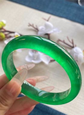 天然冰种菠菜绿玉髓手镯