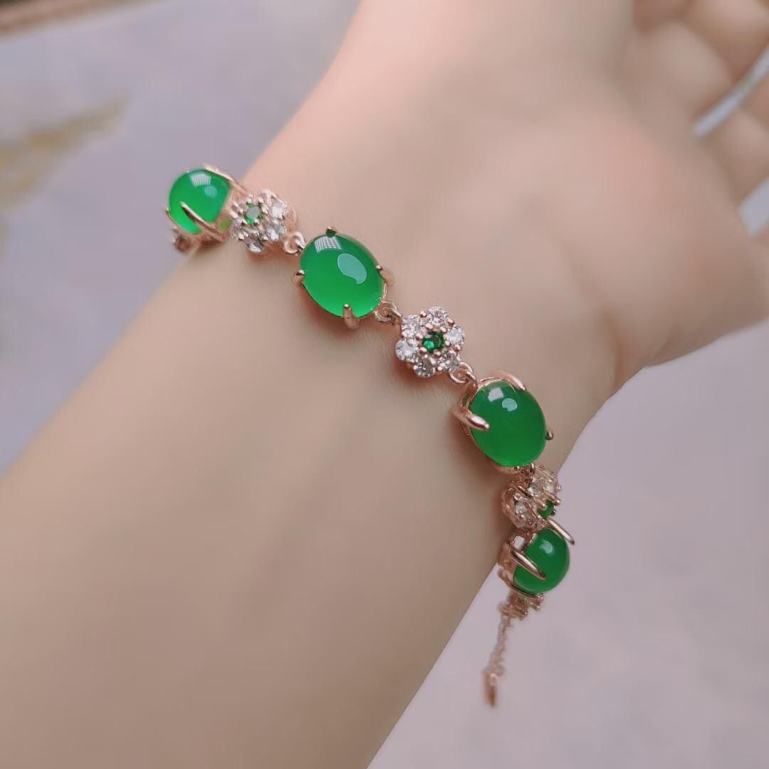 冰种帝王绿玉髓翡翠色石手图片