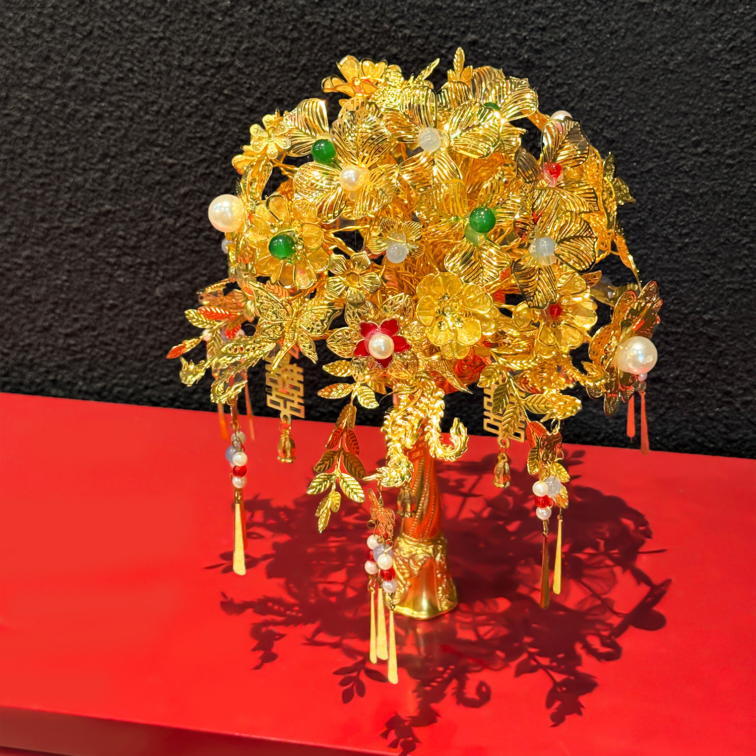 金色手捧花中式婚礼礼盒