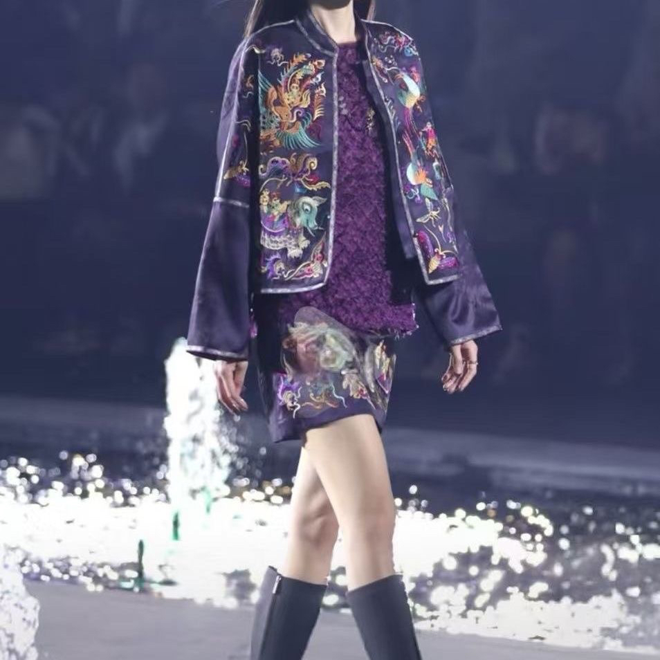衣年纯品秋季新款 紫气东来 新中式苗绣重工刺绣人丝提花外套上衣