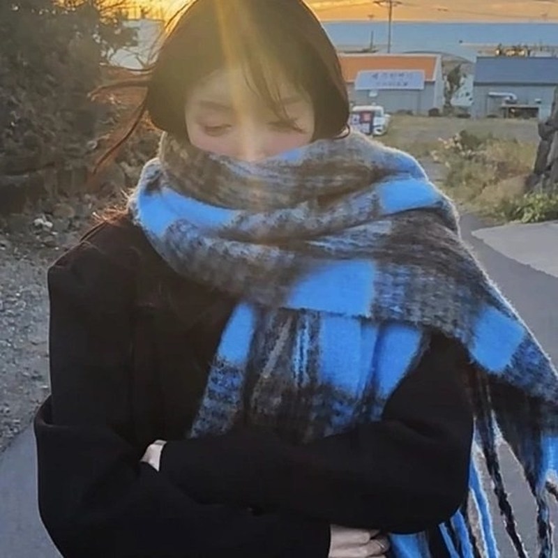 深海蓝围巾女2025新款马海毛加厚围脖防风防寒保暖披肩美拉德色系