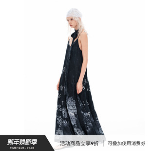 VINZOO 原创印花黑色铜氨质感V领吊带大摆连衣裙长裙女新款