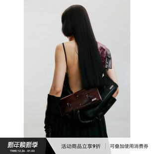 VINZOO 原创宽肩带摩登时髦油蜡牛皮复古手拿斜挎信封包新款