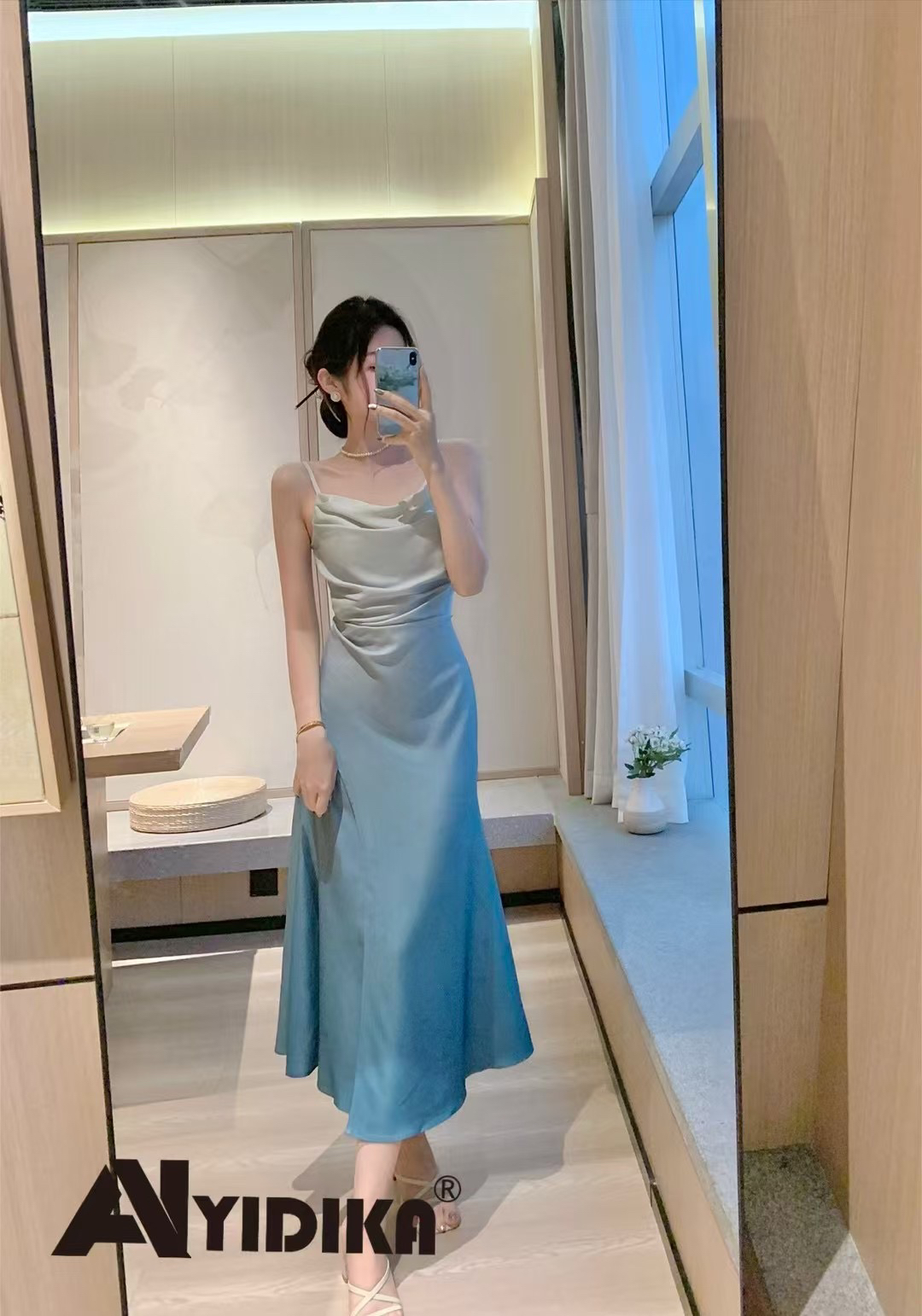 2025年新款法式复古吊带露肩背渐变蓝粉色礼服轻奢小众高端连衣裙