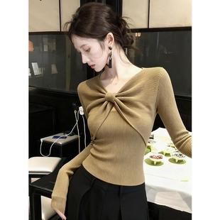 MONLOUVE秋冬覆古辣妹扭结毛衣针织打底衫女内搭设计感卡其色修身