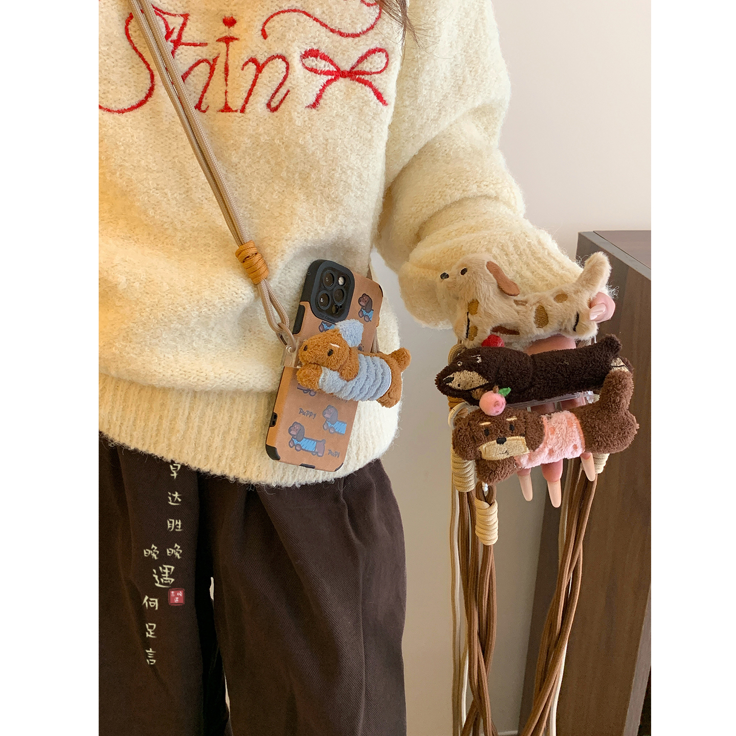 腊肠狗手机背夹斜跨挂绳项链