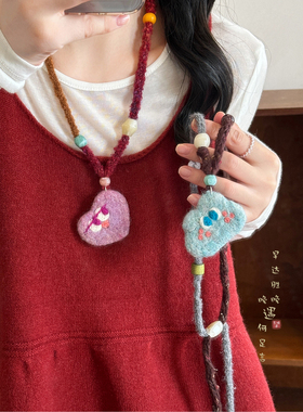 粉色羊毛毡爱心项链小众设计感