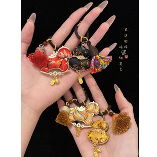 「锦上添花」新中式红色宋锦小马流苏包包挂件国风小众手机链挂饰