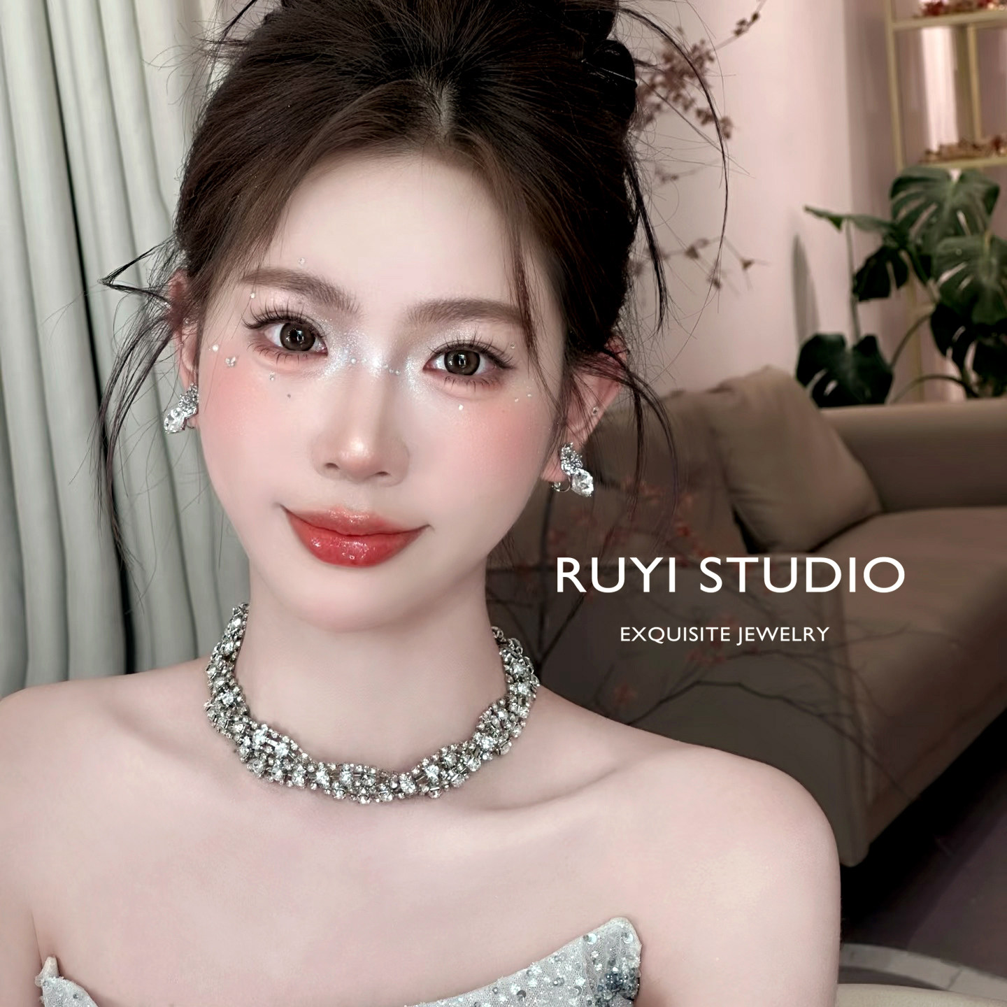 个性麻花闪钻颈链choker小众轻奢项链高级感法式写真晚宴锁骨链女