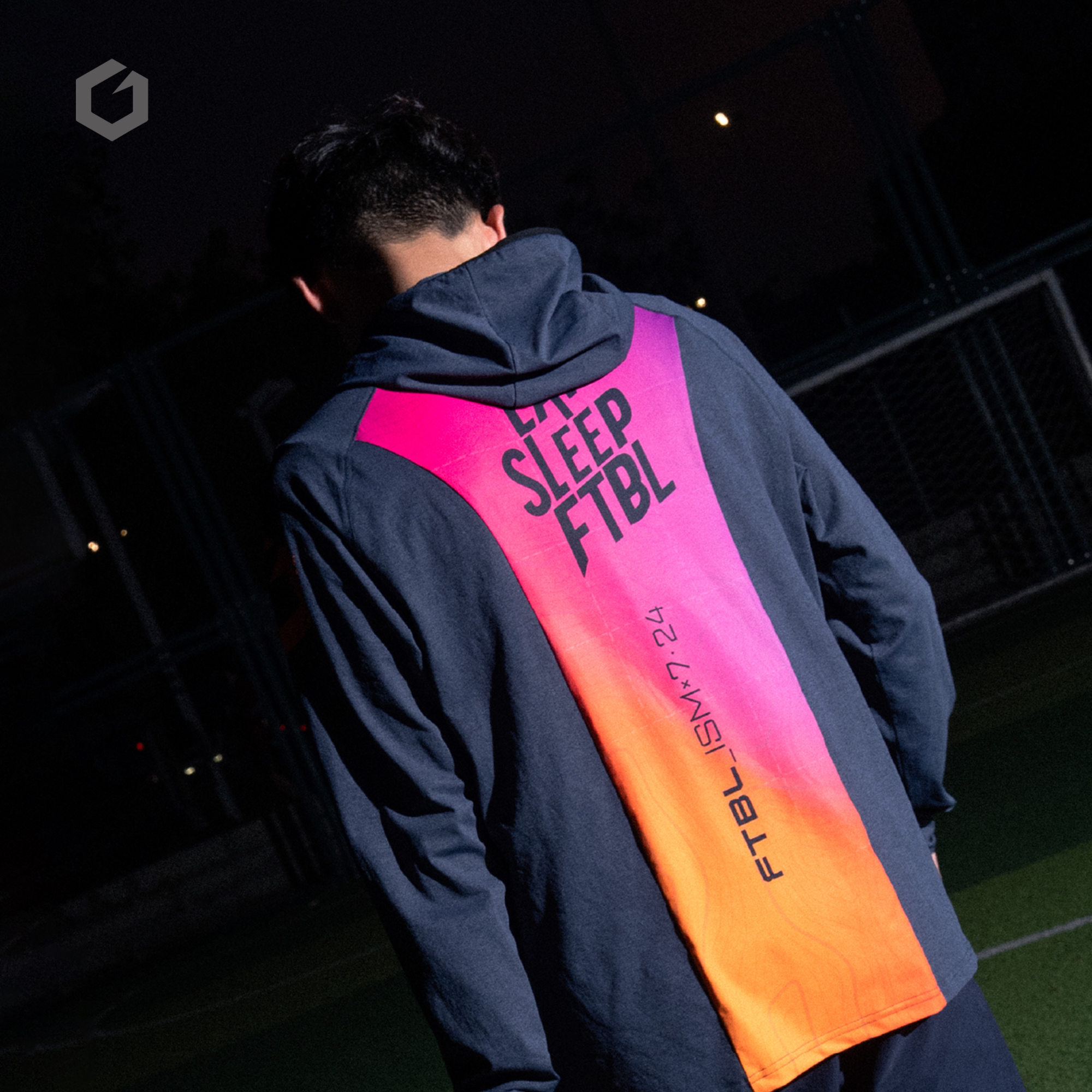 GOINTO上阵工业x724系列套头足球长袖连帽印花潮流训练服图片