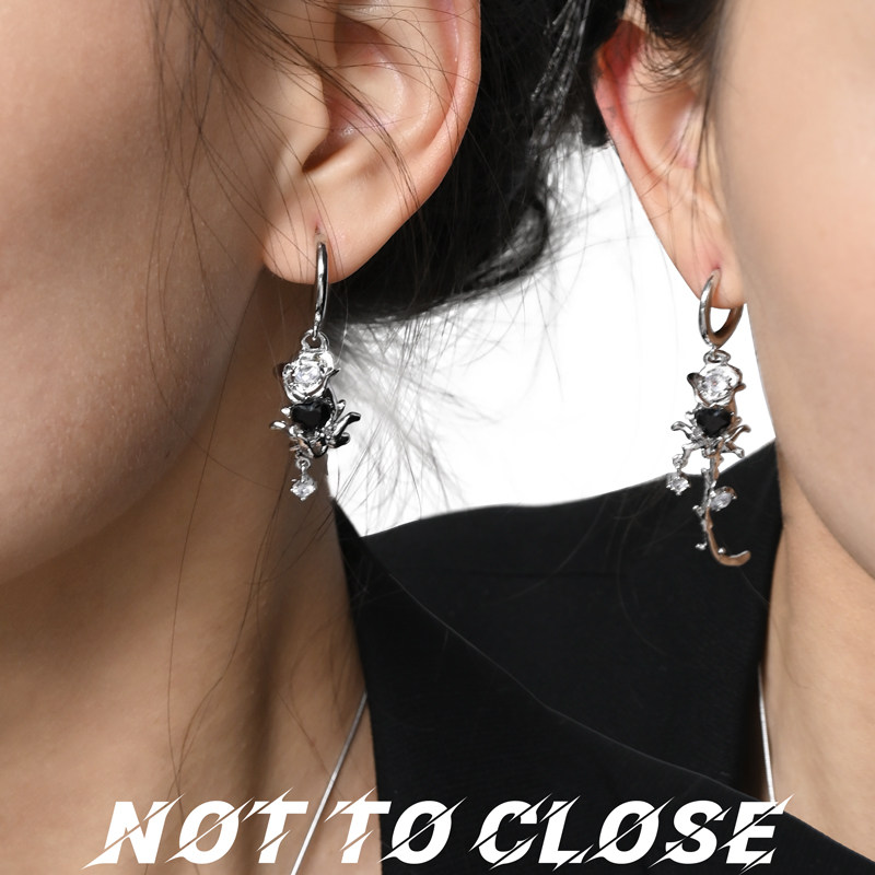 甜酷潮流百搭款左右不对称玫瑰锆石金属耳钉925耳针耳饰配饰女夏