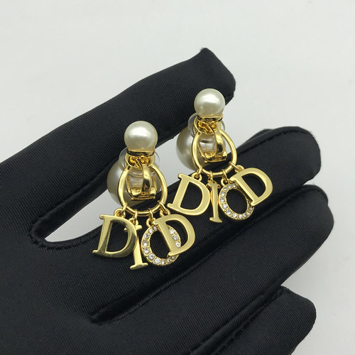 金色字母流苏珍珠耳夹