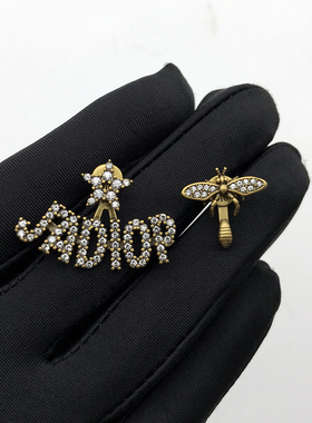 耳环2025新款镶钻字母CD蜜蜂不对称AB款耳钉复古时尚高级感耳饰