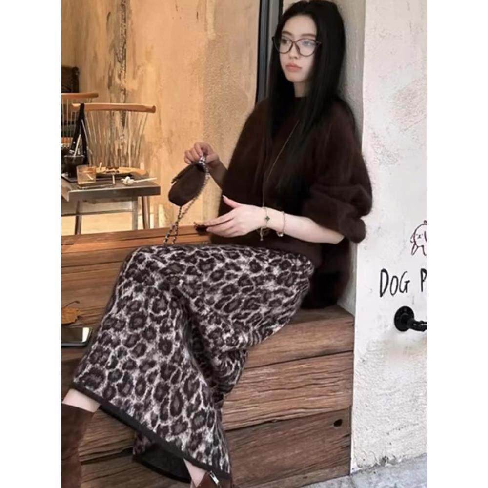 MONLOUVE初冬一整套穿搭棕色套头针织衫豹纹半身裙两件套女2025秋