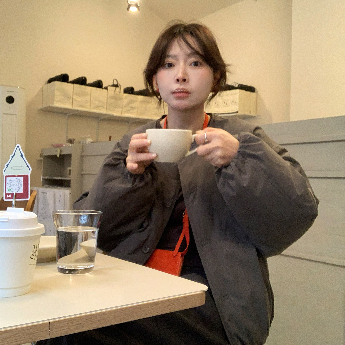 宽松白鸭绒工装圆领飞行员羽绒服