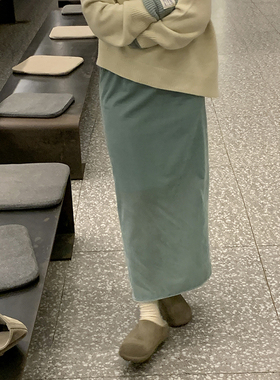333sss 冬日一抹亮色～薄荷绿松紧腰丝绒半身裙直筒长裙女冬