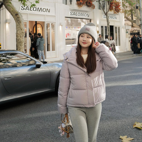 INNQ紫色经典四格连帽短款羽绒服