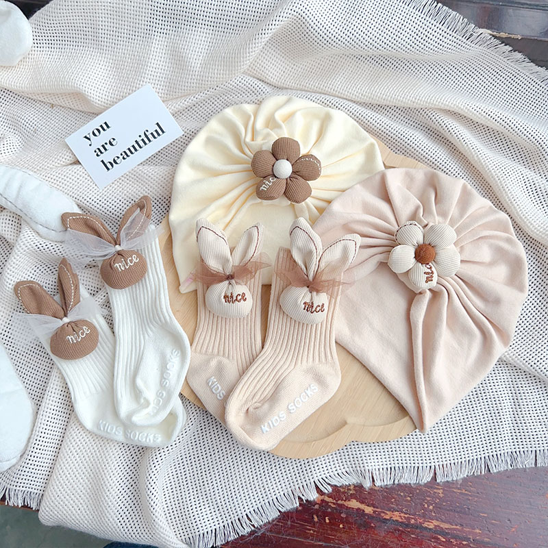 ins卡通兔子蕾丝胎帽套装