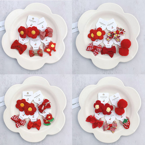 可爱女宝宝红色过年发圈新年喜庆