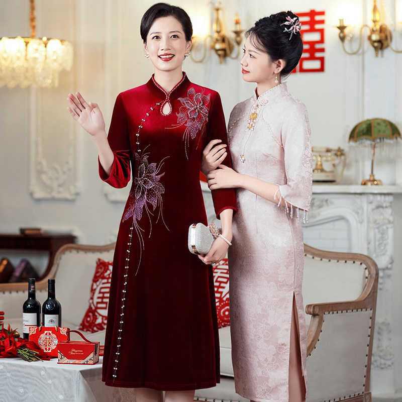 高端妈妈金丝绒连衣裙喜婆婆婚宴大码礼服中老年女装春秋旗袍裙子