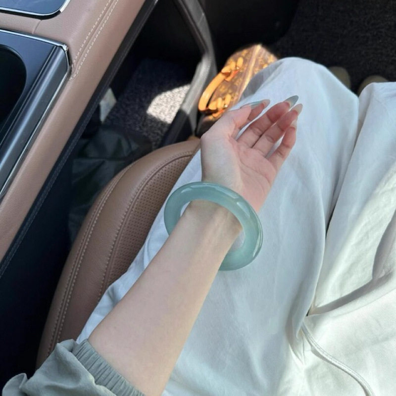 天然冰种玉手镯女透水润玉镯子