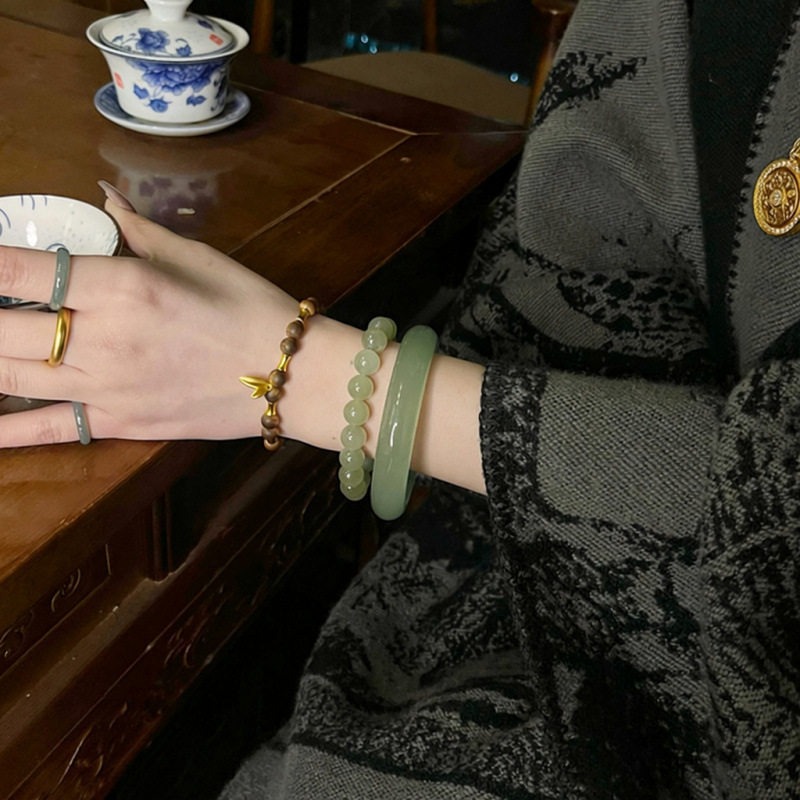 天然翠绿晴水手镯冰种东陵玉温婉