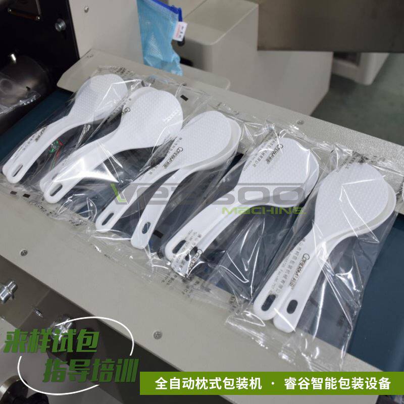 睿谷全自动饭勺包装机 勺子餐具伺服型包装机 塑料勺装袋封口设备