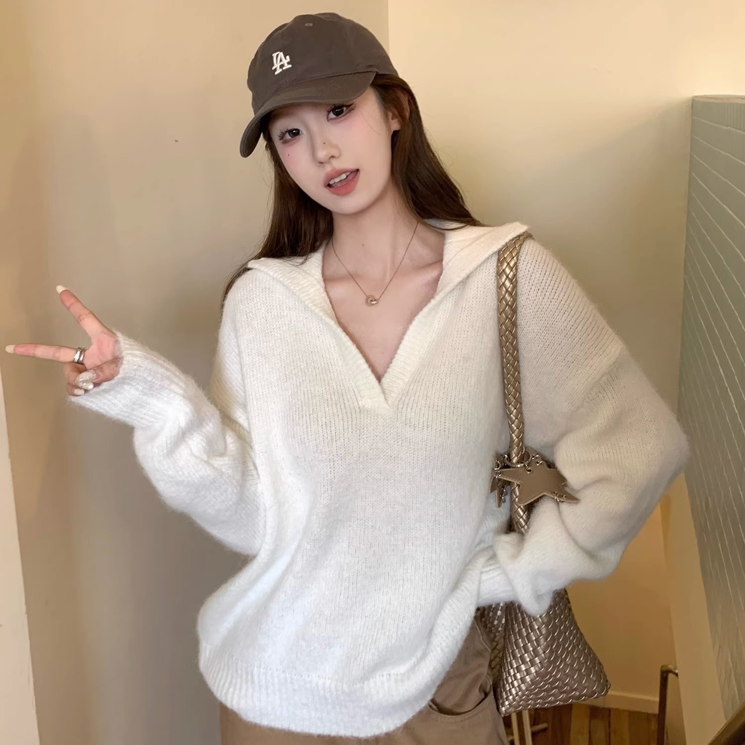 韩系翻领慵懒风白色毛衣女秋冬