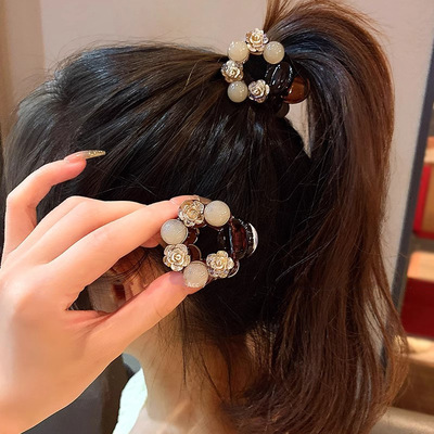 高级感玫瑰花抓夹女气质时尚