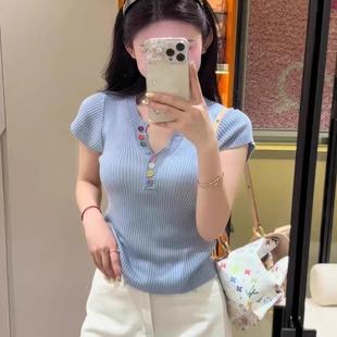 短款 韩系多巴胺穿搭彩色纽扣正肩粉色短袖 修身 夏季 v领上衣 t恤女装