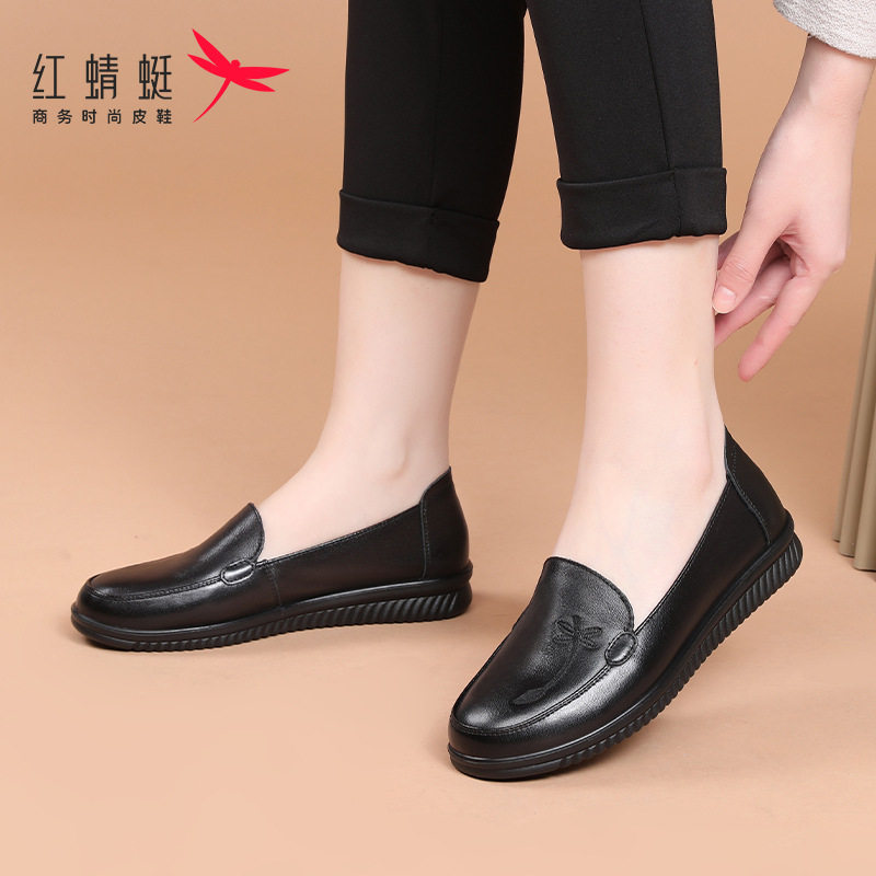 红蜻蜓女鞋冬季妈妈鞋一脚蹬软底真皮小皮鞋女中老年舒适浅口单鞋