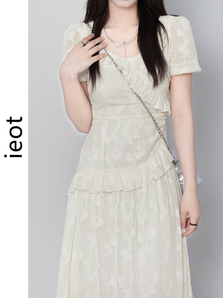 2023新款法式茶歇方领气质小众设计感收腰遮肚显瘦短袖连衣裙女夏