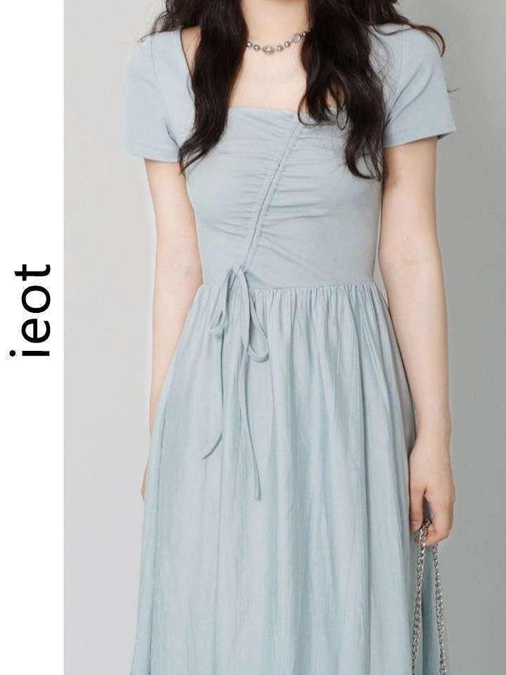 2023新款法式茶歇轻熟风方领设计感小众收腰遮肉显瘦连衣裙子女夏