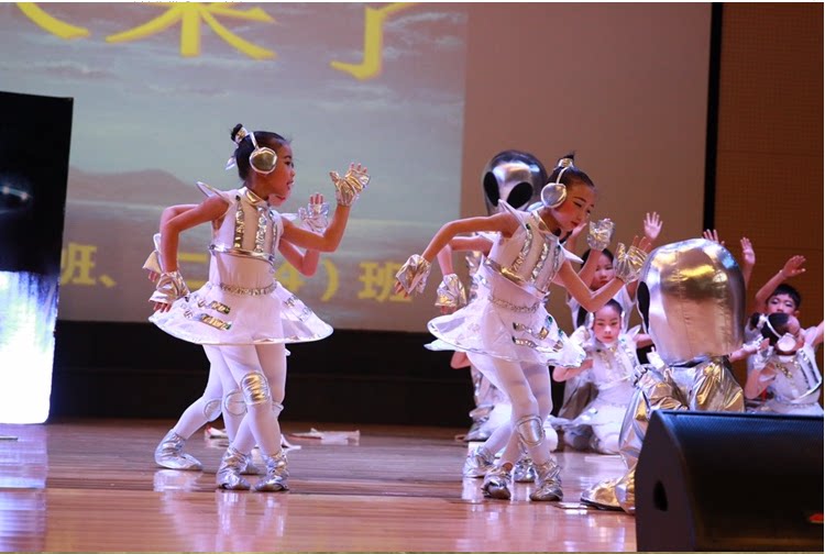五六一小荷风采天天舞蹈服装儿童机器人表演服环保太空比赛演出服