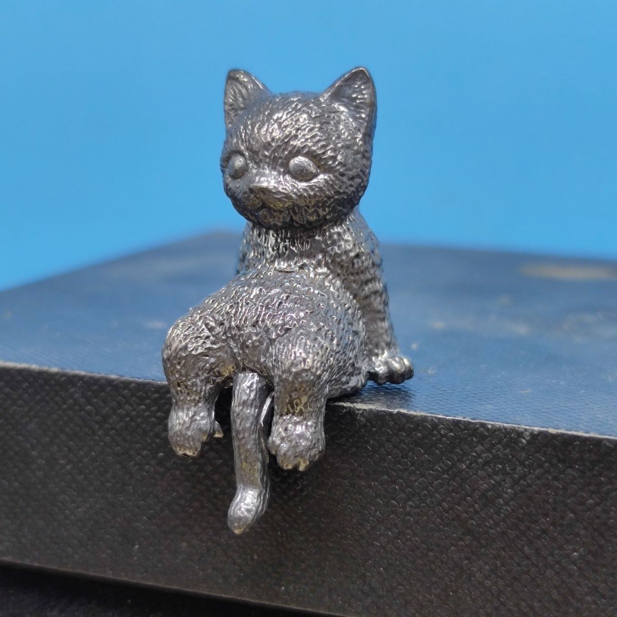 黄铜做旧坐姿休息猫咪汽车中控台屏幕电脑显示器可爱车载装饰摆件