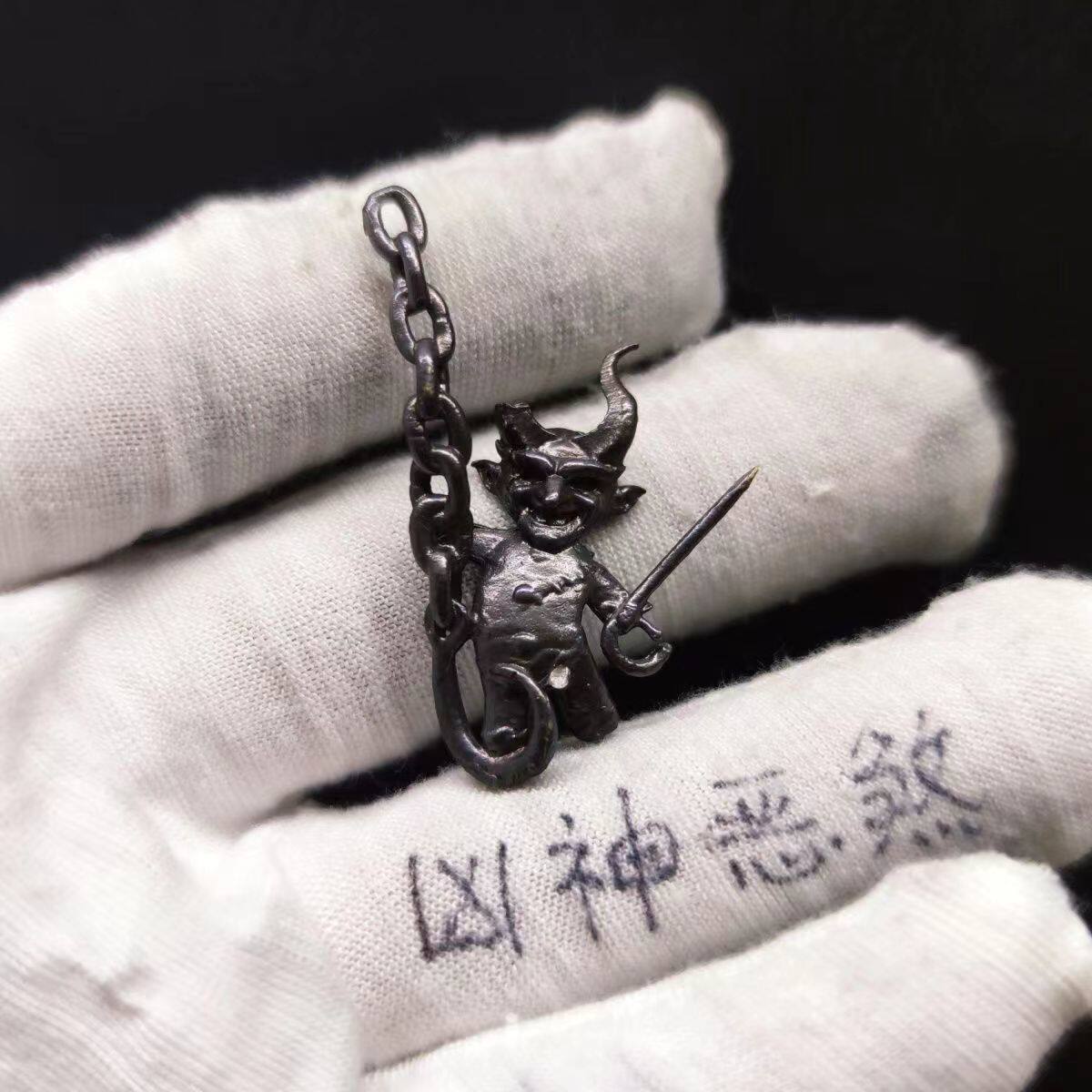 纯铜做旧地狱恶魔邪恶小子魔鬼 地狱男爵 手办模型吊坠项链钥匙扣