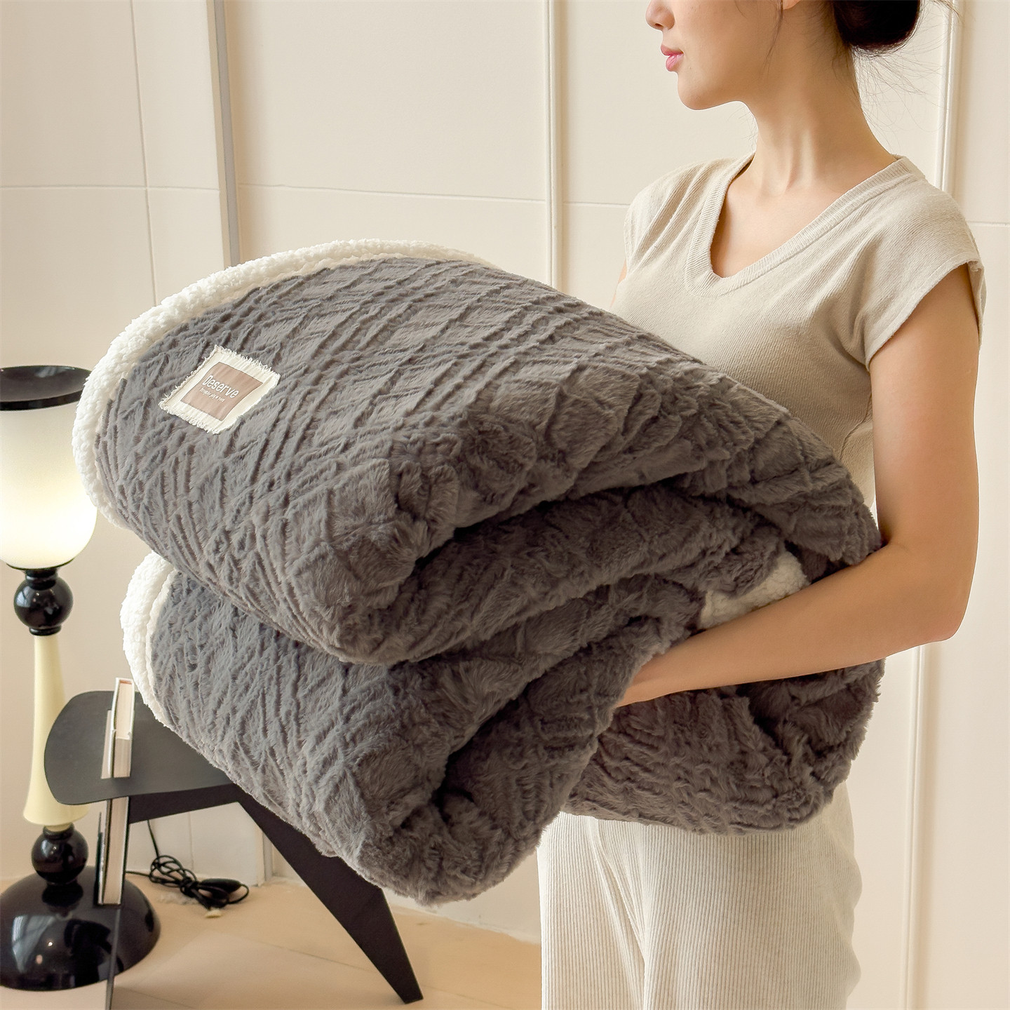 2025新款珊瑚绒毯子法兰绒牛奶盖毯办公室仿兔绒毛毯加绒加厚冬季